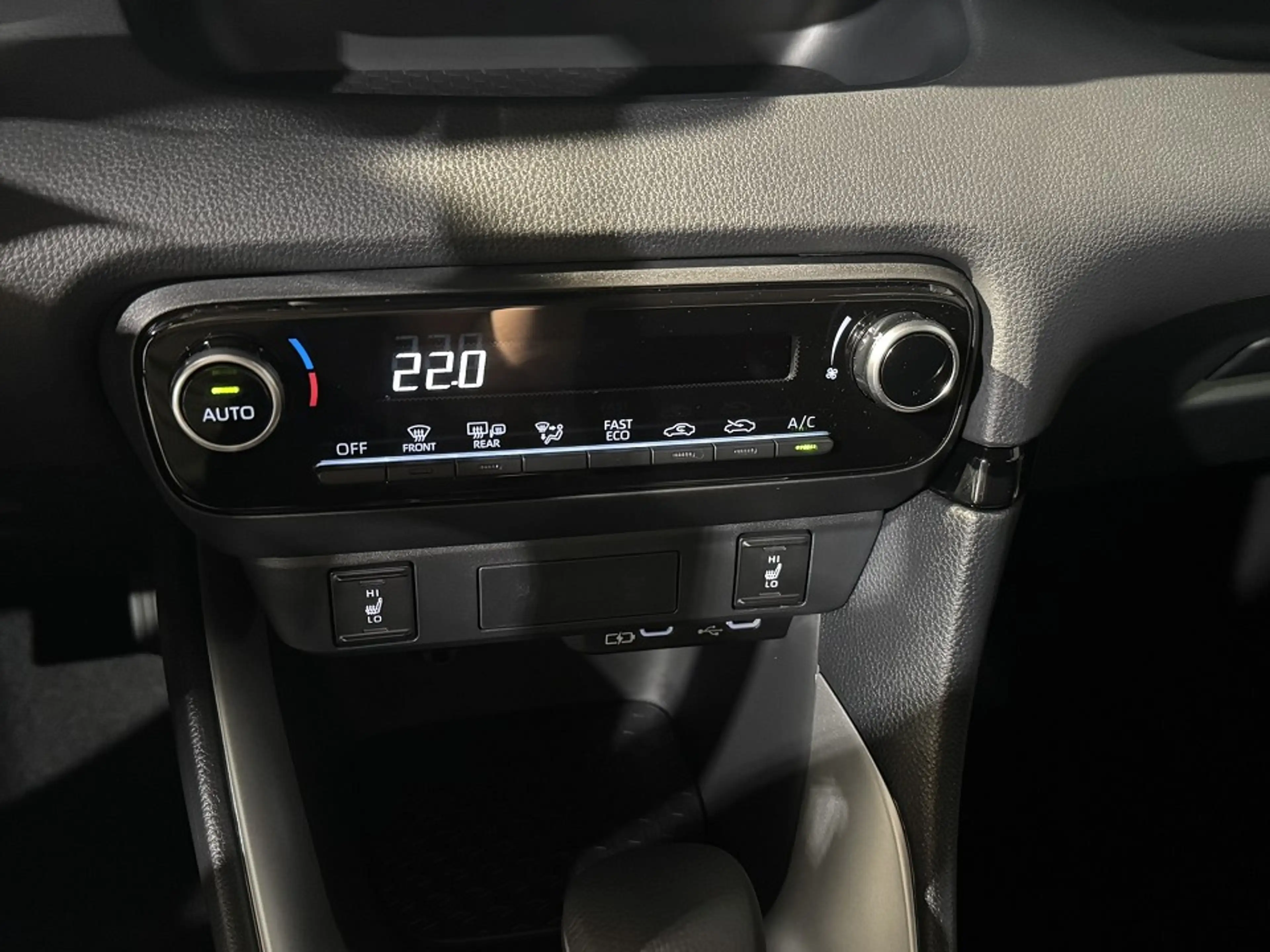 Mazda 2 Hybrid 1.5L Centre-Line VVT-i 116 CVT FWD — photo 11