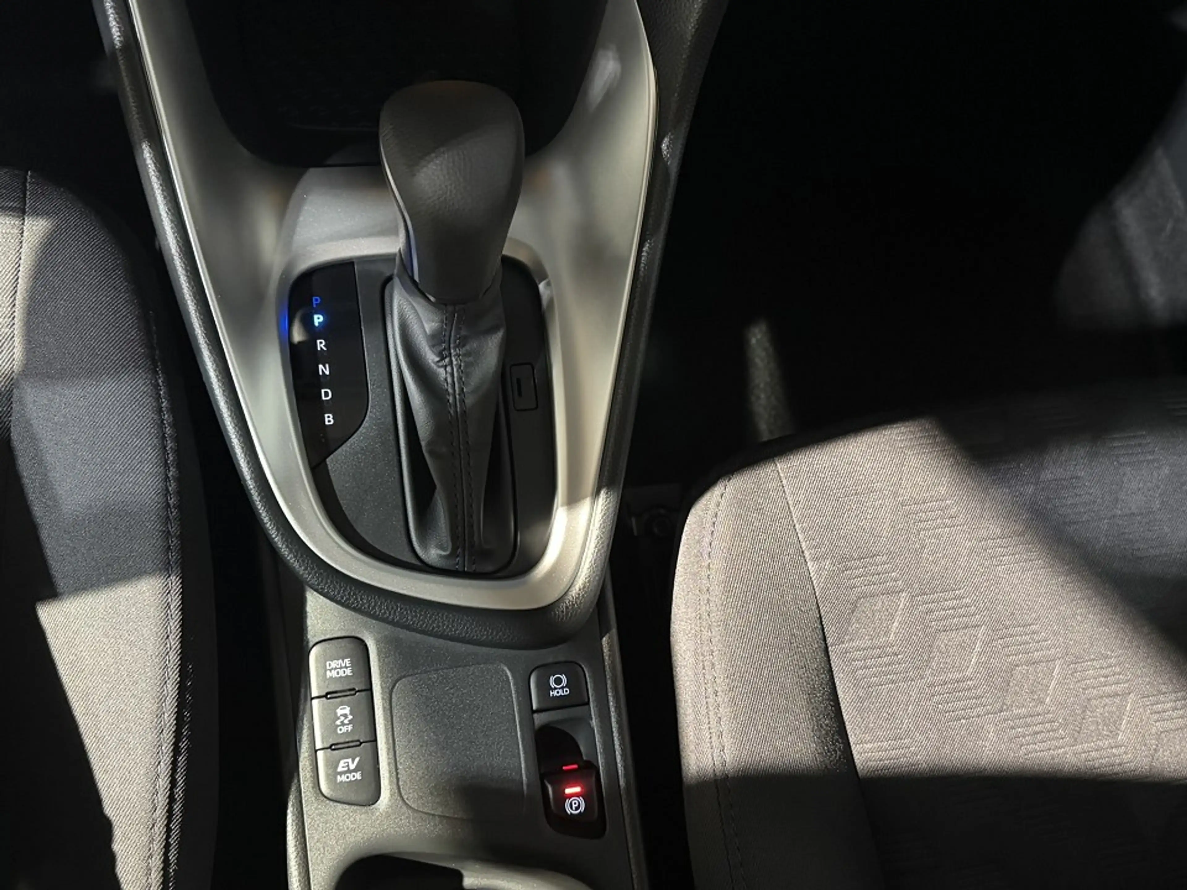Mazda 2 Hybrid 1.5L Centre-Line VVT-i 116 CVT FWD — photo 10
