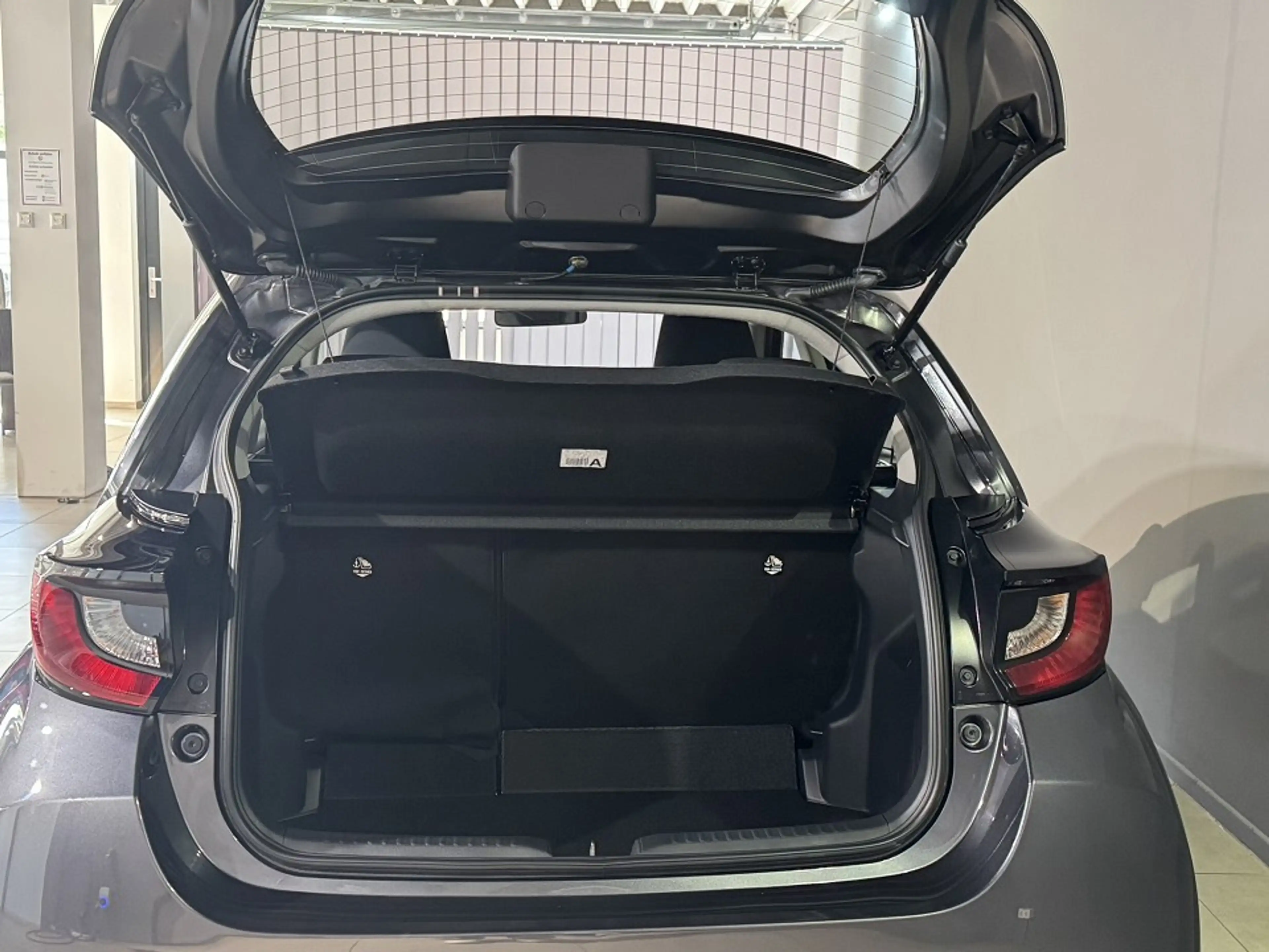 Mazda 2 Hybrid 1.5L Centre-Line VVT-i 116 CVT FWD — photo 5