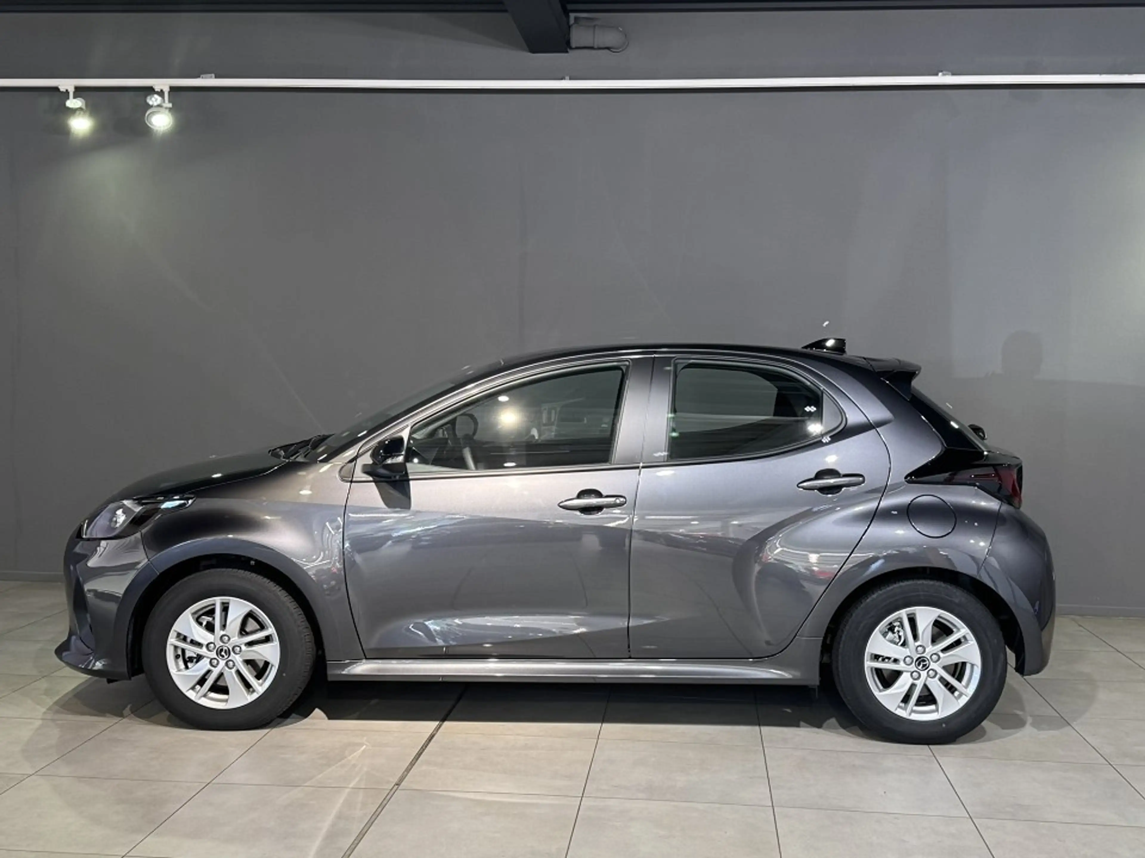 Mazda 2 Hybrid 1.5L Centre-Line VVT-i 116 CVT FWD — photo 3