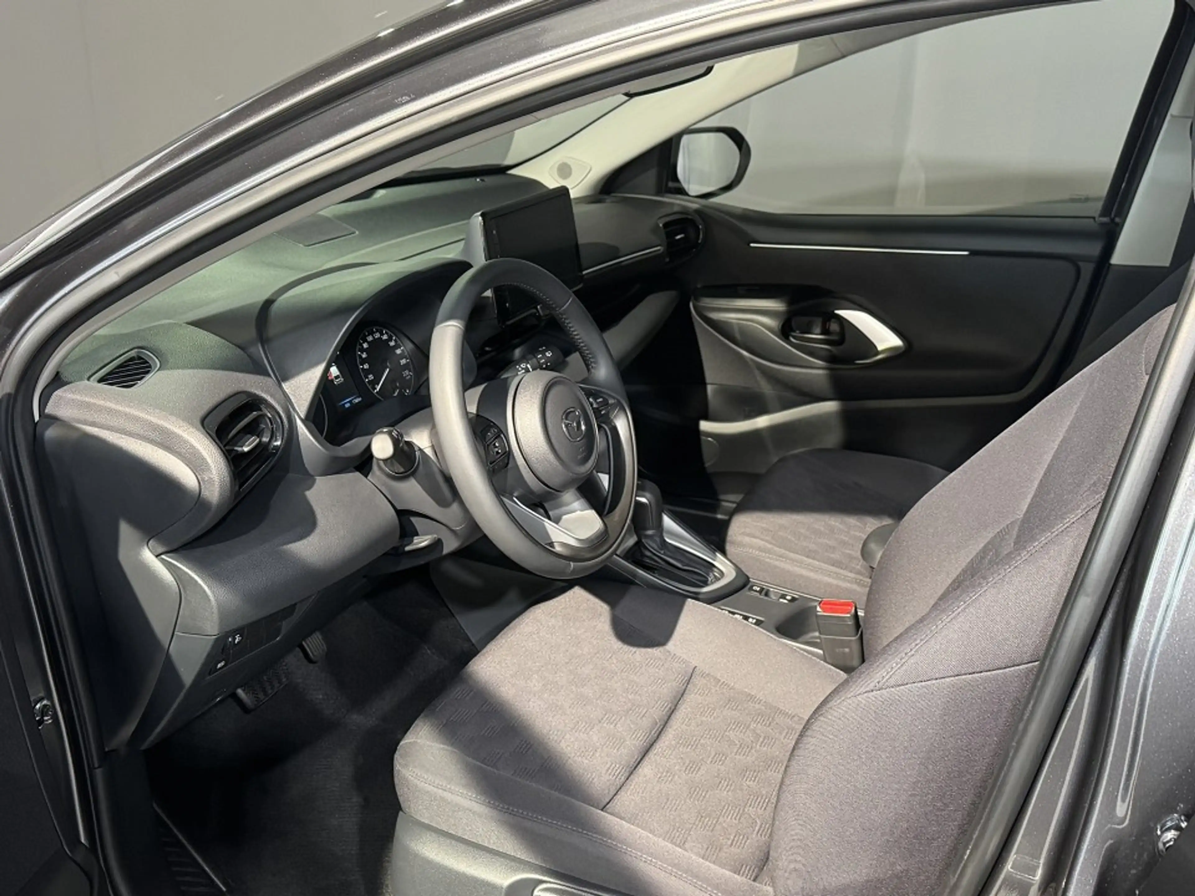 Mazda 2 Hybrid 1.5L Centre-Line VVT-i 116 CVT FWD — photo 7