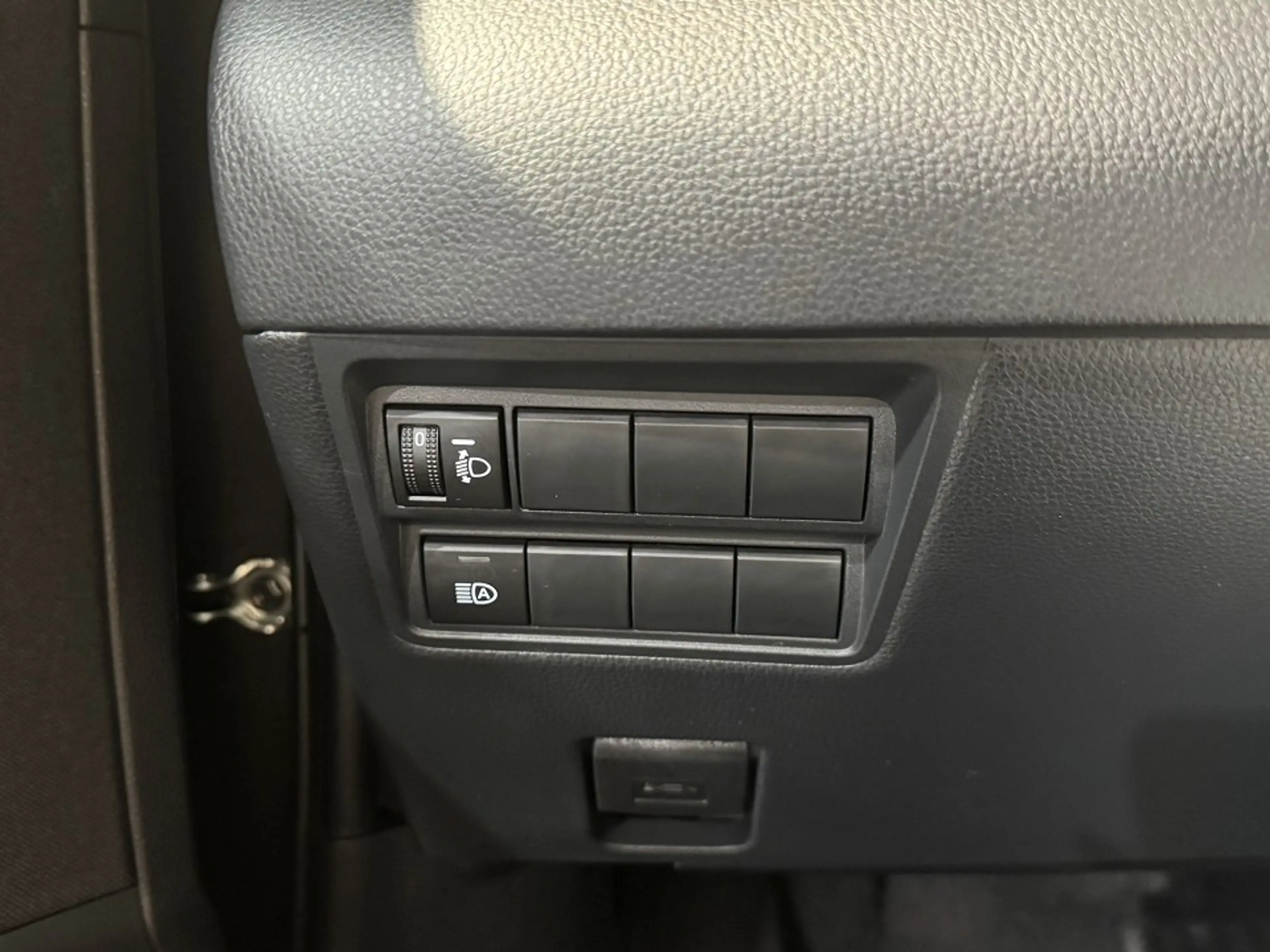 Mazda 2 Hybrid 1.5L Centre-Line VVT-i 116 CVT FWD — photo 9
