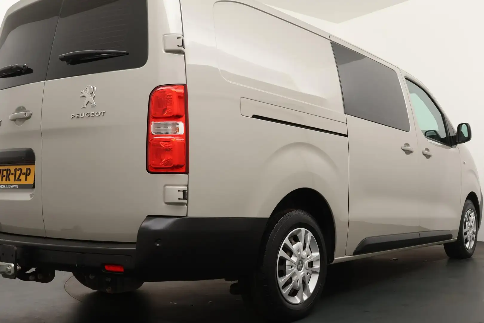 Peugeot Expert 2.0 BlueHDI 120PK Long Premium Automaat 3-Pers. | Beige - 2