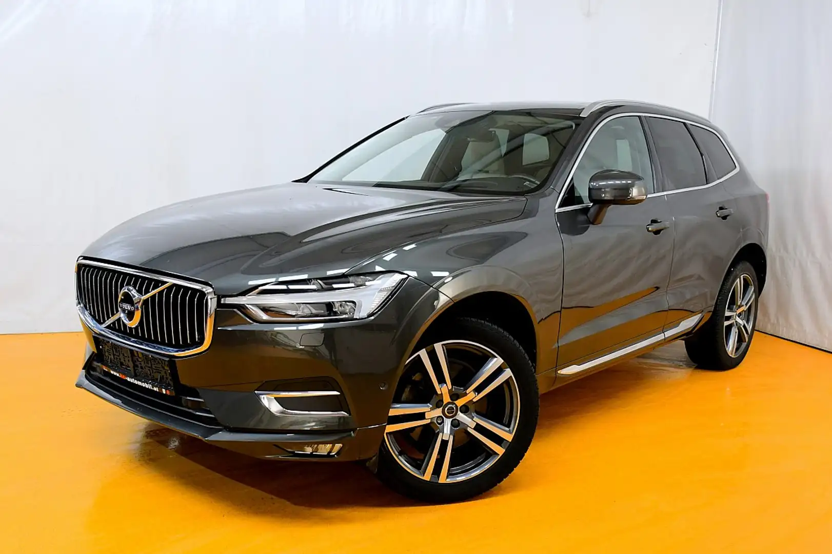 Volvo XC60 D4 Inscription AWD Geartronic_PANO_Head-Up_Keyl... Grau - 2