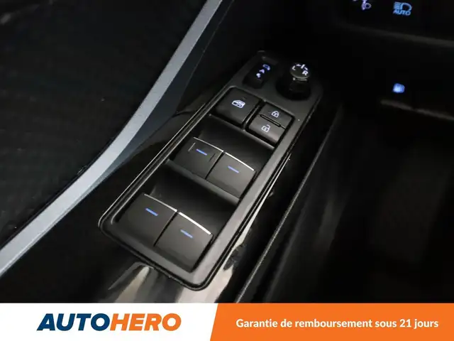 Toyota C-HR view 25