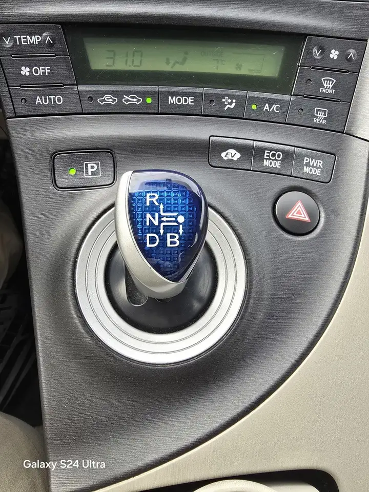 Toyota Prius снимка Toyota Prius