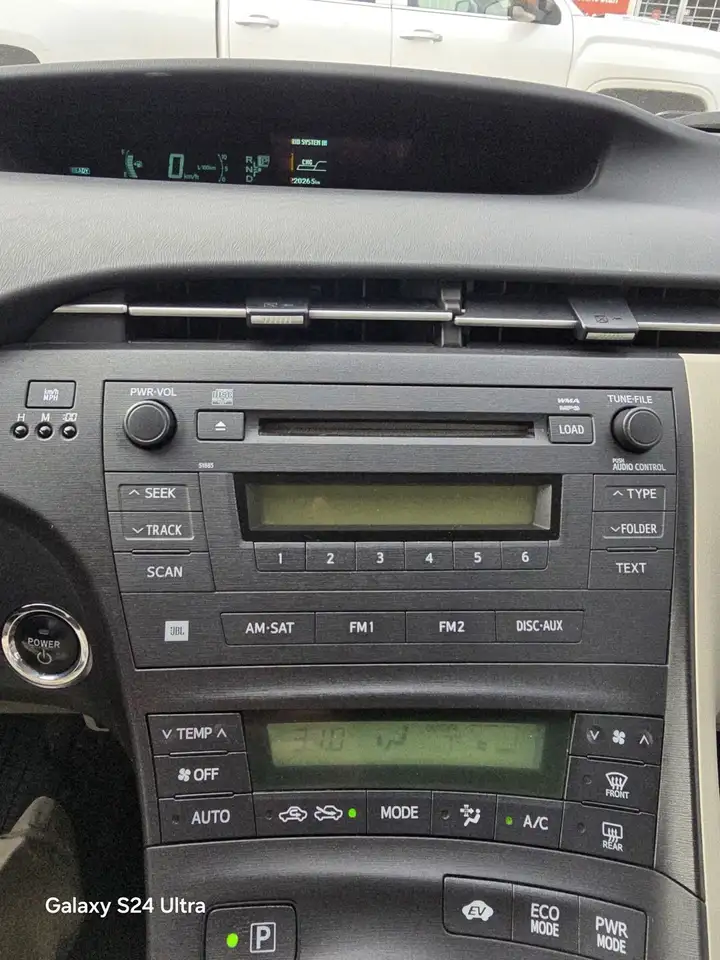 Toyota Prius снимка Toyota Prius