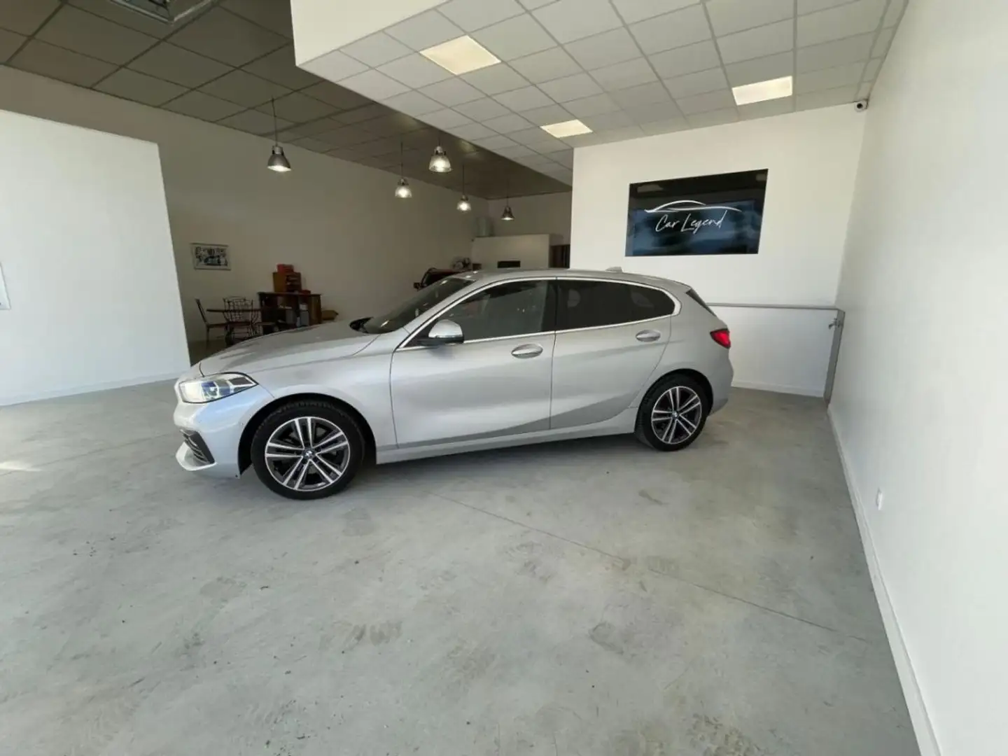 BMW 118 SERIE F40 118d 150 ch BVA8 Lounge Gris - 2