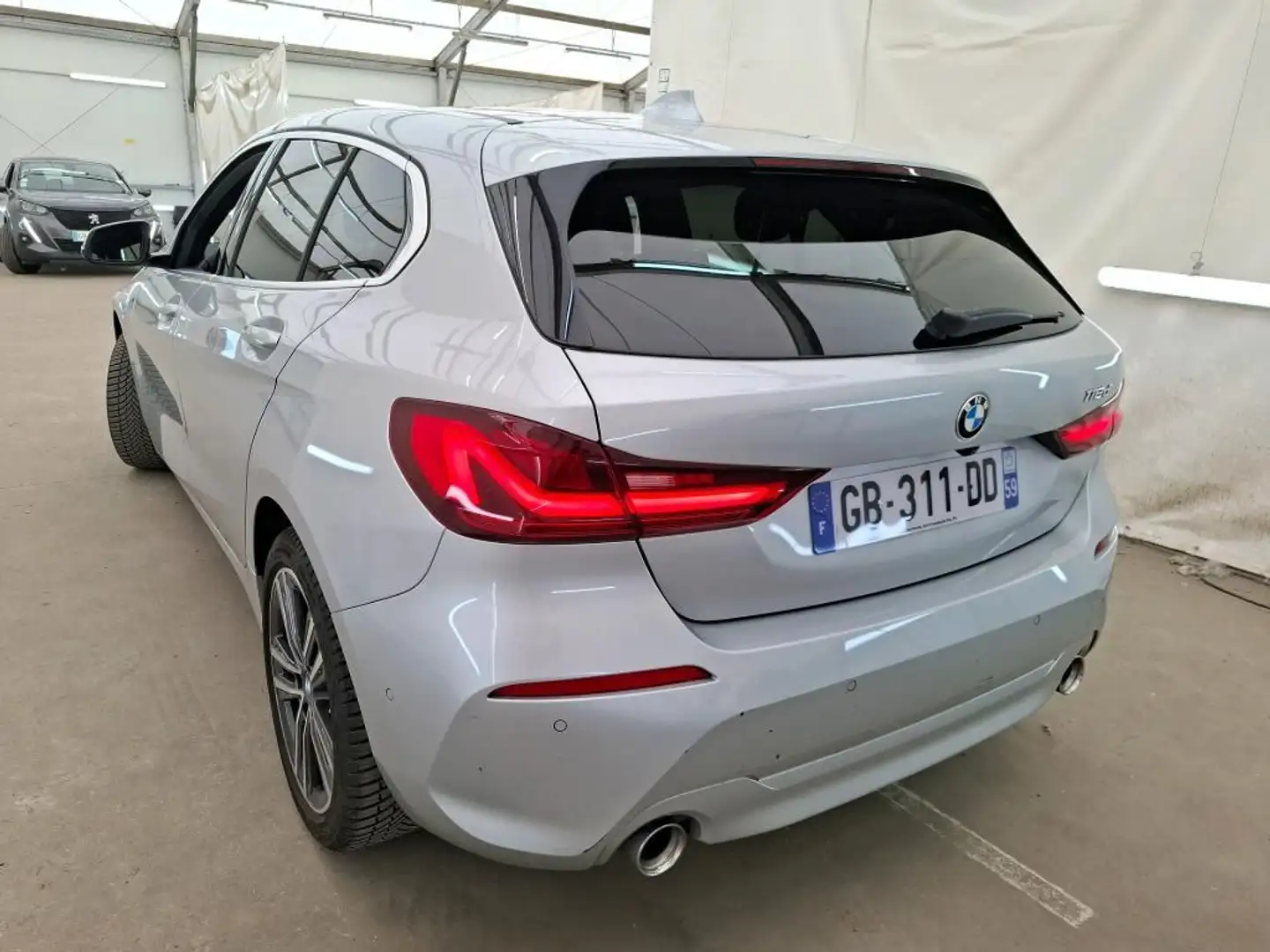 BMW 118 SERIE F40 118d 150 ch BVA8 Lounge Grijs - 2