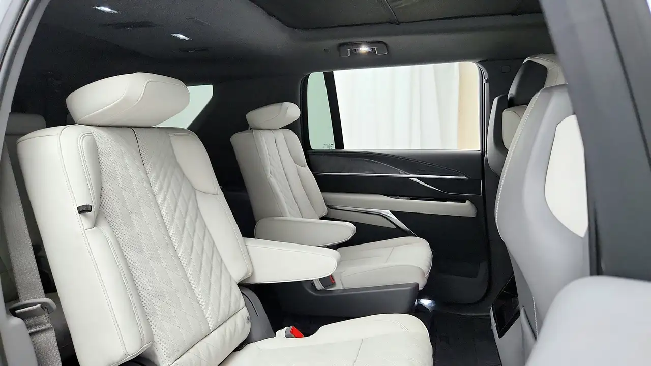 Cadillac Escalade снимка Cadillac Escalade