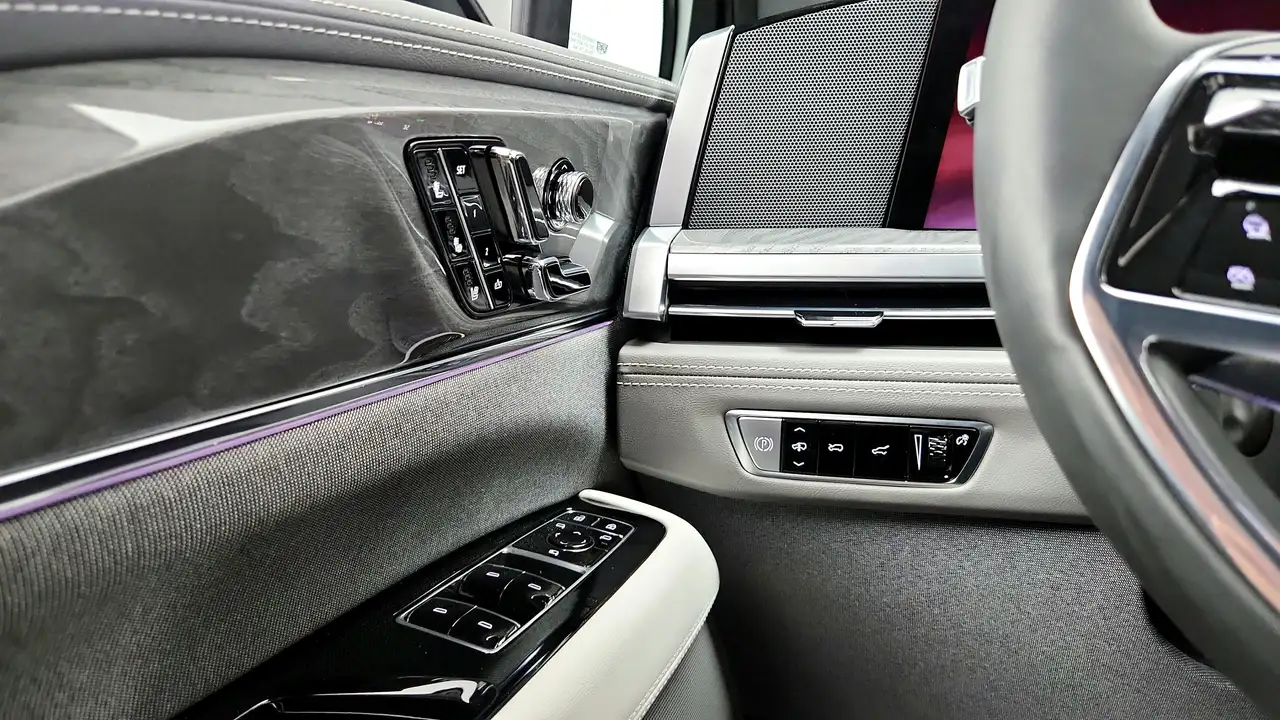Cadillac Escalade снимка Cadillac Escalade