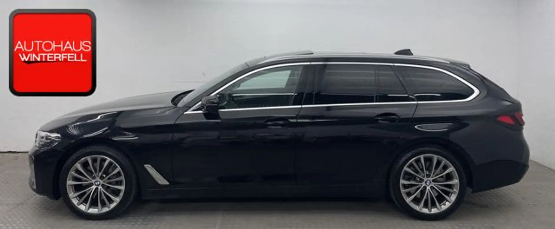 BMW 530 530d xDrive Touring Luxury Line PANO+AHK+360+HUD crna - 2