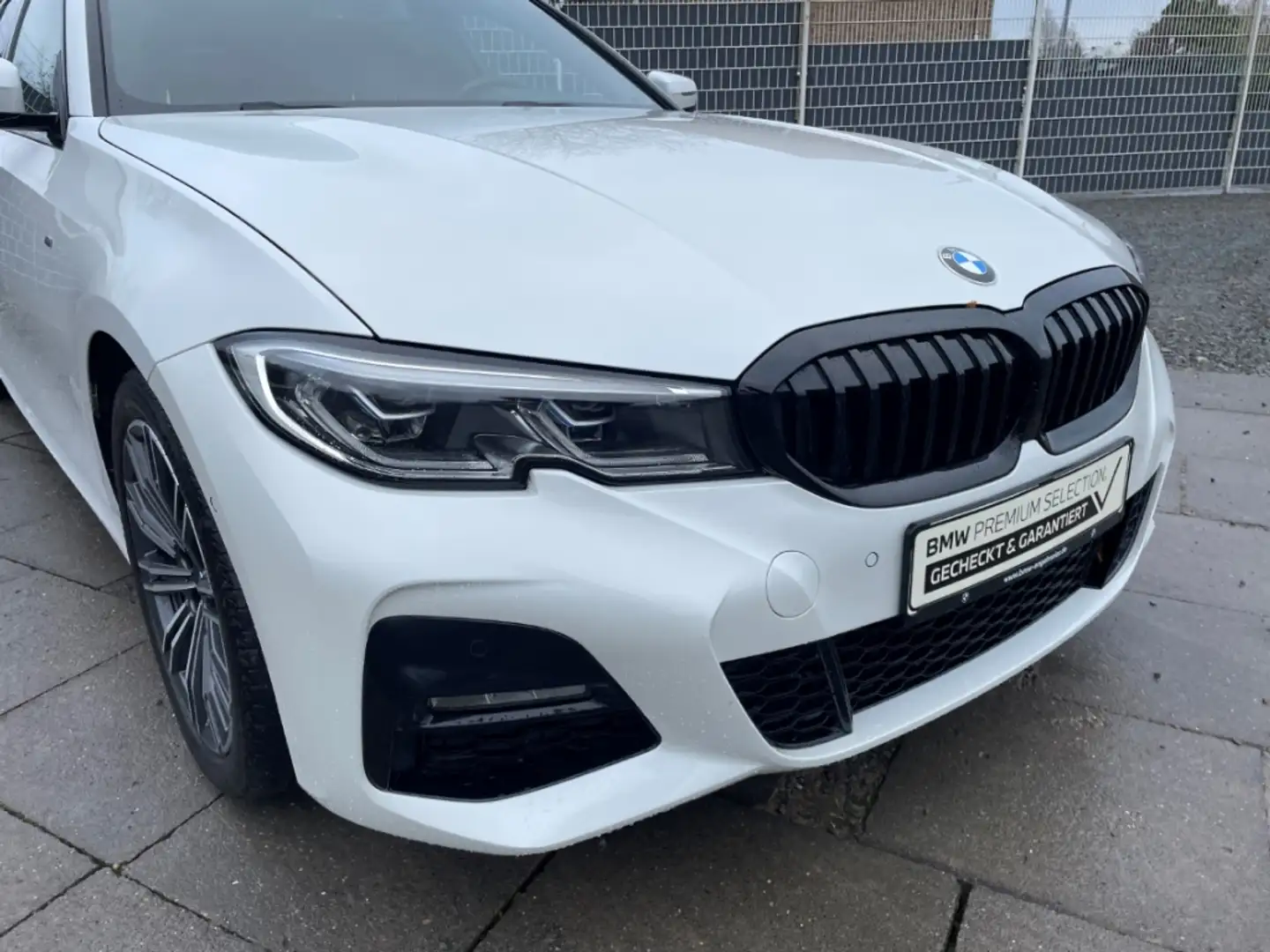 BMW 320 i M Sport Touring Navi Pro Driv.Assist GSD! Weiß - 2