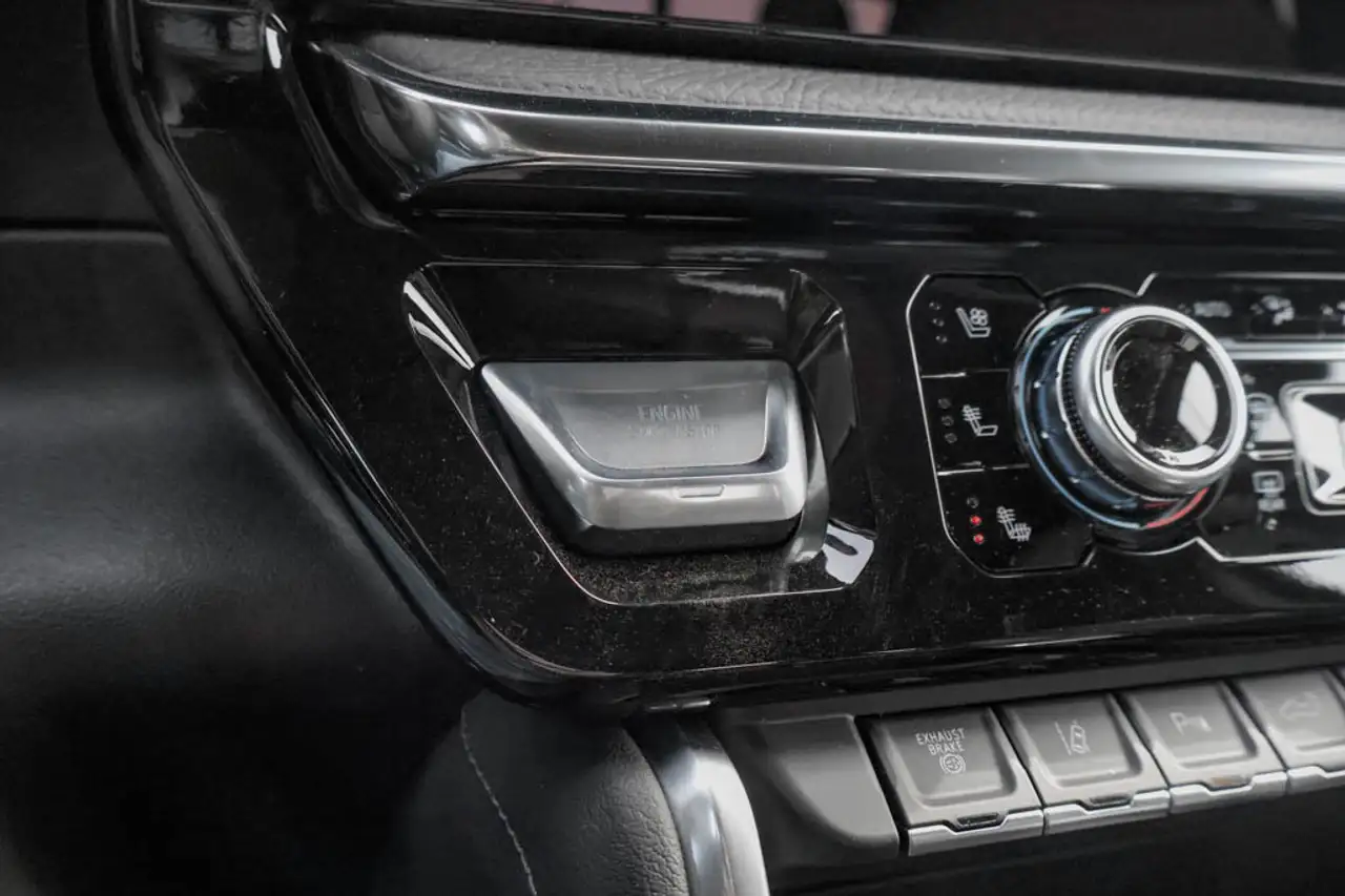 GMC Sierra 3500HD снимка GMC Sierra 3500HD
