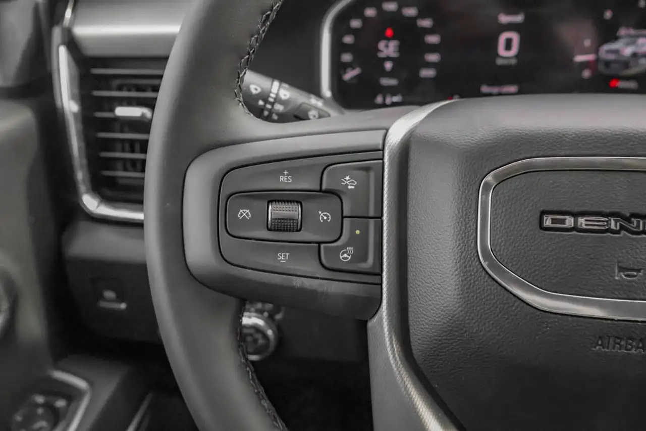 GMC Sierra 3500HD снимка GMC Sierra 3500HD