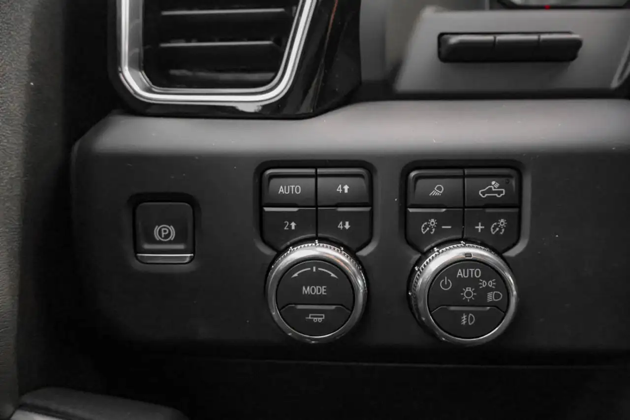 GMC Sierra 3500HD снимка GMC Sierra 3500HD