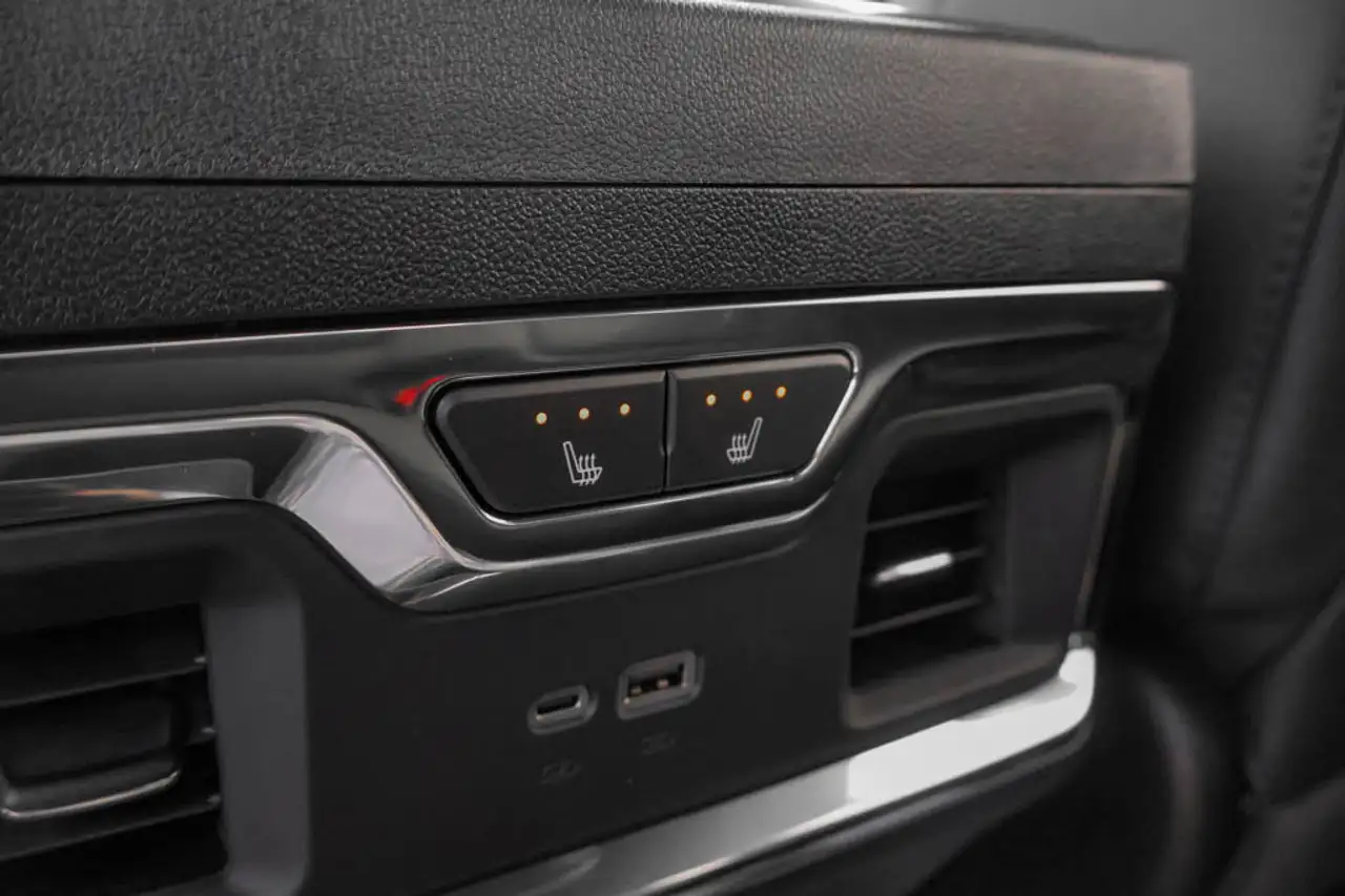 GMC Sierra 3500HD снимка GMC Sierra 3500HD