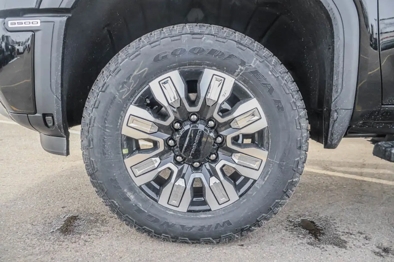 GMC Sierra 3500HD снимка GMC Sierra 3500HD