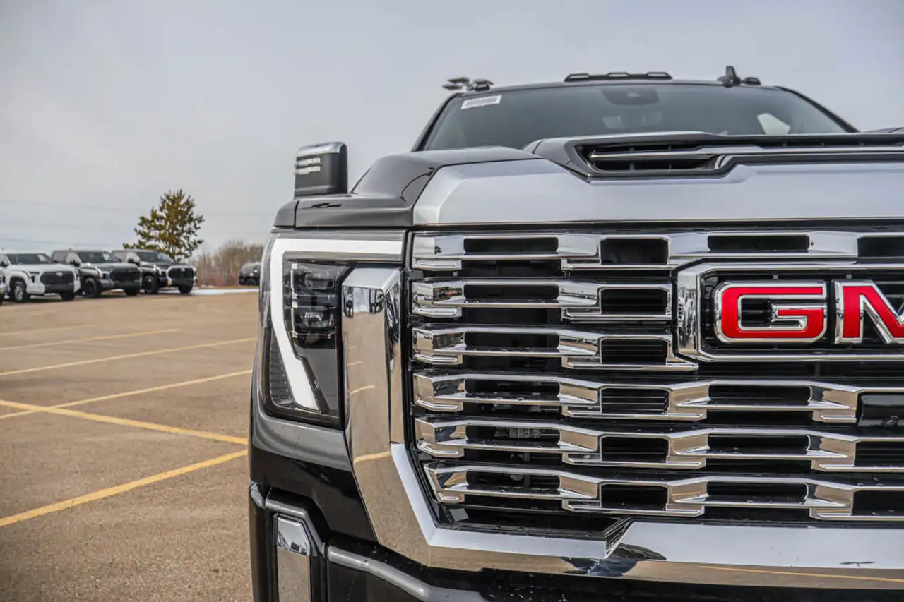 GMC Sierra 3500HD снимка GMC Sierra 3500HD