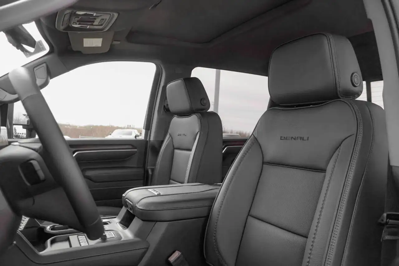 GMC Sierra 3500HD снимка GMC Sierra 3500HD