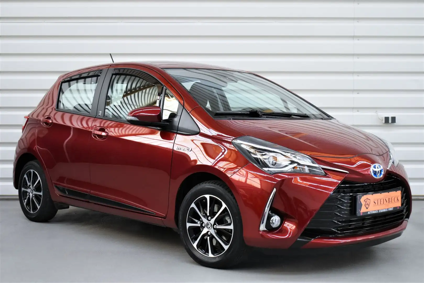 Toyota Yaris Hybrid Team D Automatik+SHZ+Kamera Rot - 1