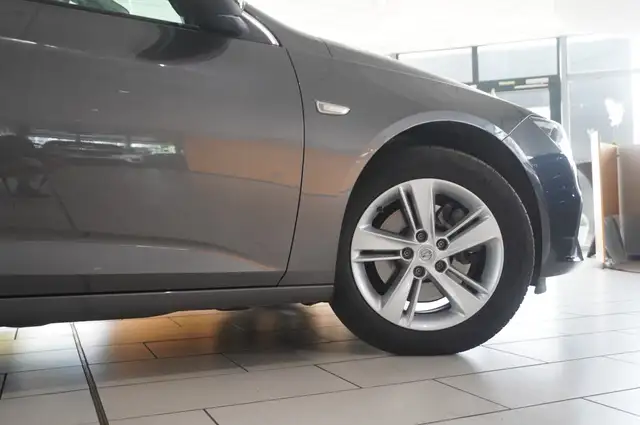 Opel Insignia view 5