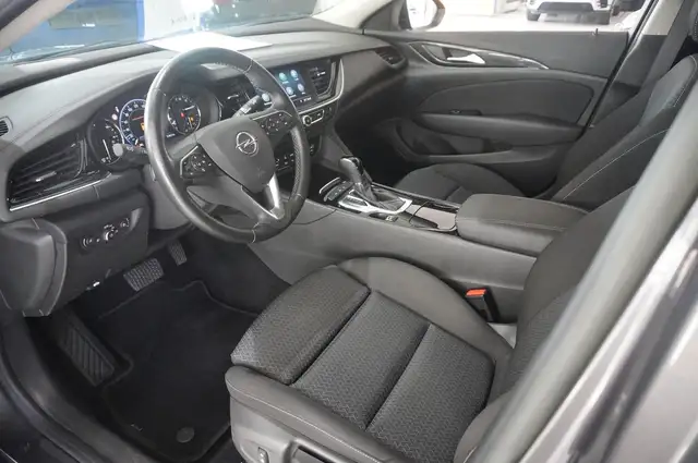 Opel Insignia view 8