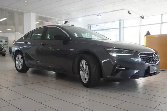 Opel Insignia view 4
