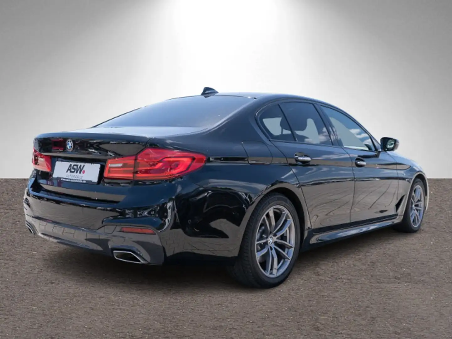 BMW 520 d M Sport LED Navi Pano PDC LEDER HUD Zwart - 2