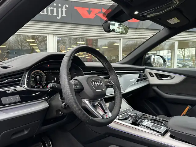 Audi Q8 view 2