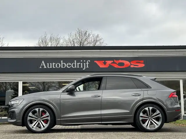 Audi Q8 view 3