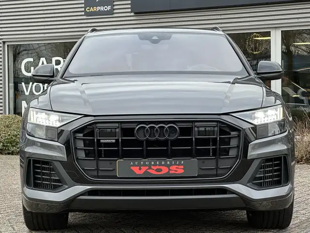 Audi Q8 view 11