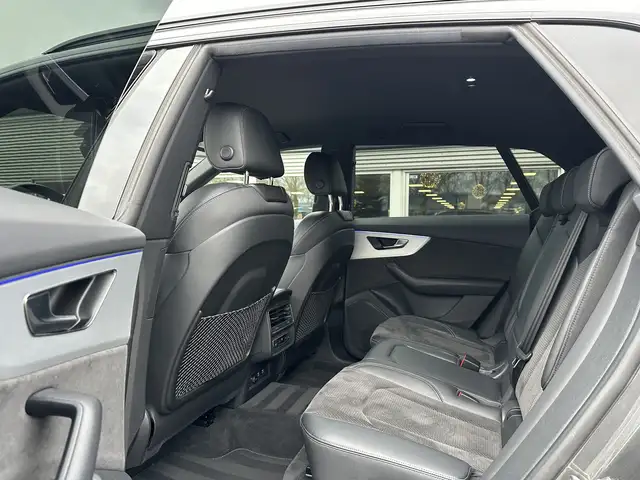 Audi Q8 view 6