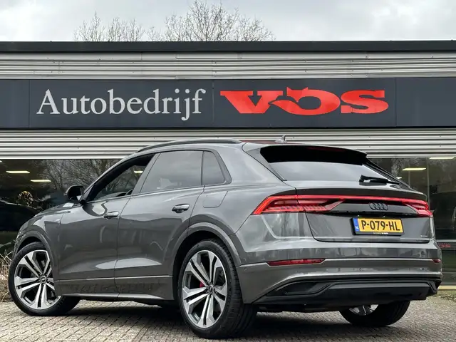 Audi Q8 view 5