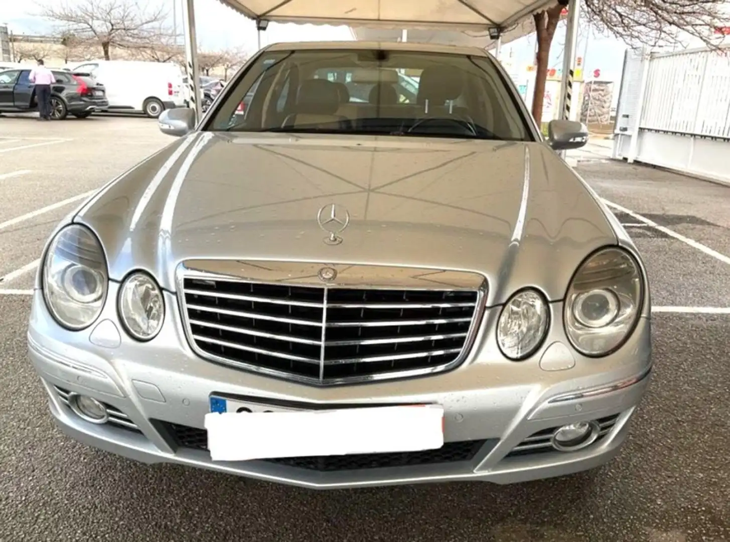 Mercedes-Benz E 350 Avantgarde Aut. Plateado - 2