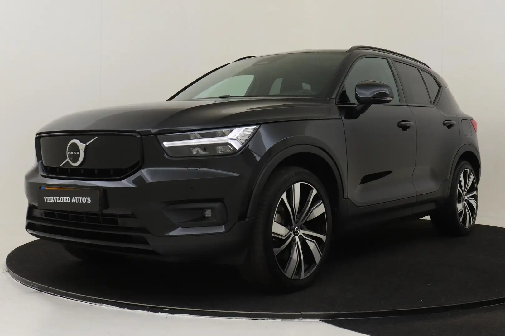 Volvo XC40 RECHARGE P8 AWD R-DESIGN -PANO.DAK|360°CAM|TREKHAA Zwart - 1
