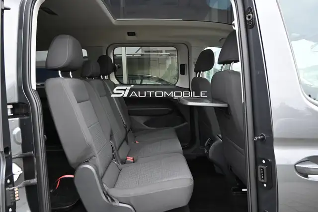Ford Grand Tourneo view 14