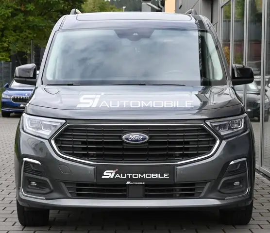 Ford Grand Tourneo view 8