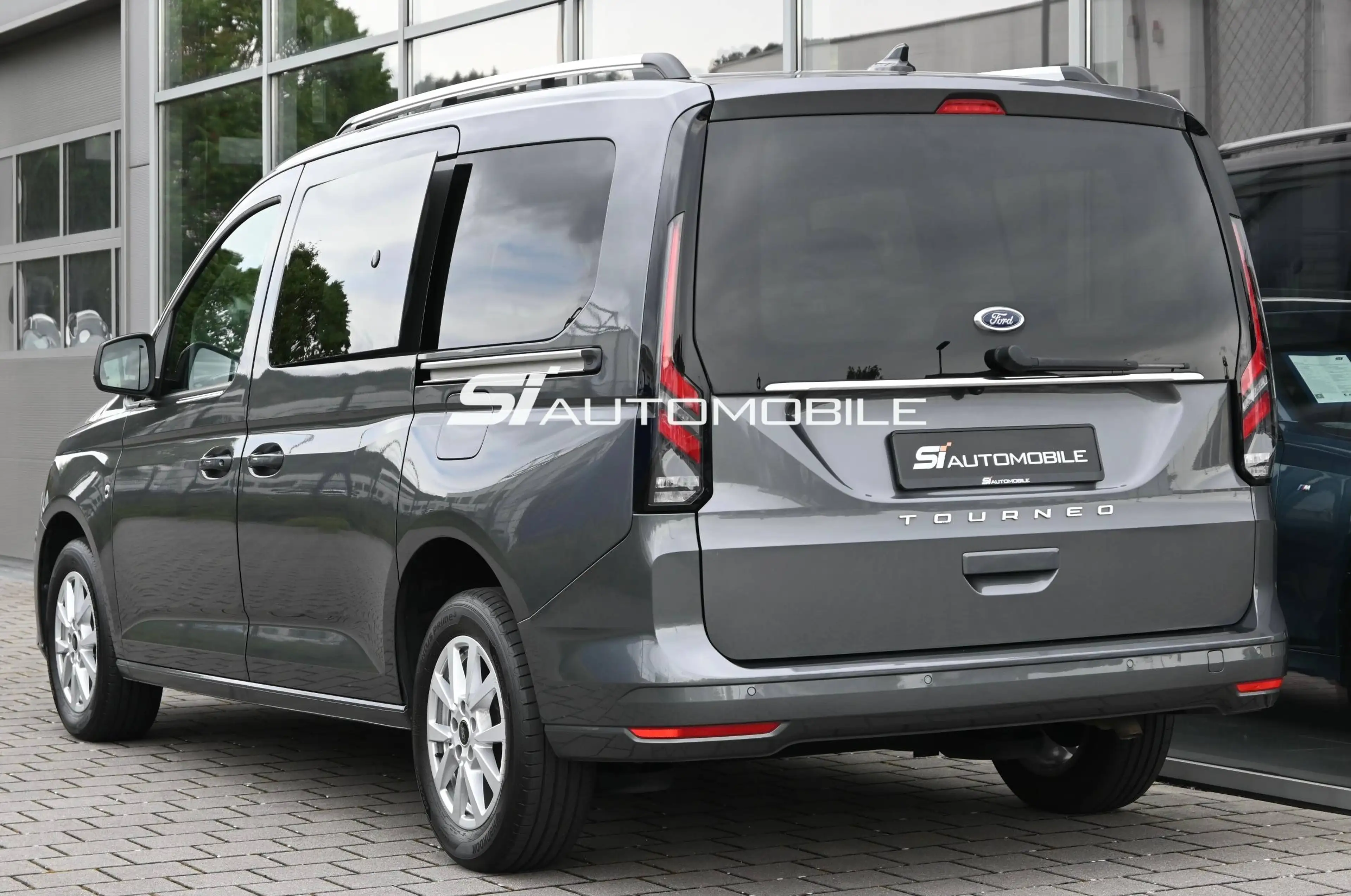 Ford Grand Tourneo Titanium 2.0 d Titanium Aut °PANO°KAM°8FACH° — photo 3