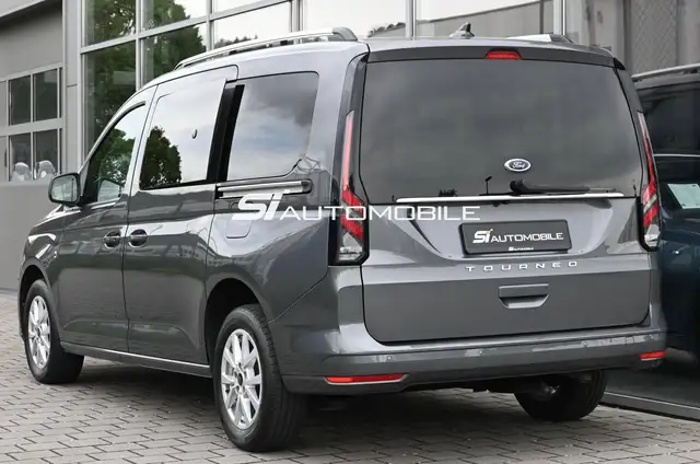 Ford Grand Tourneo view 3