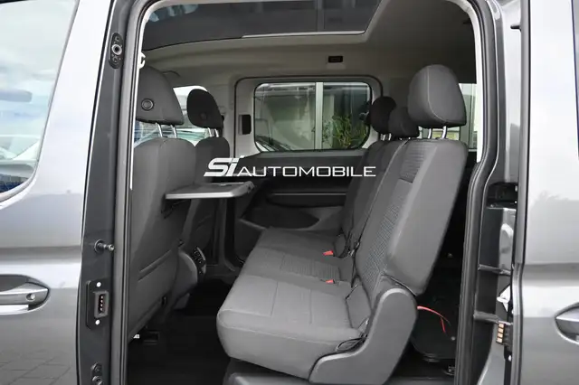 Ford Grand Tourneo view 13