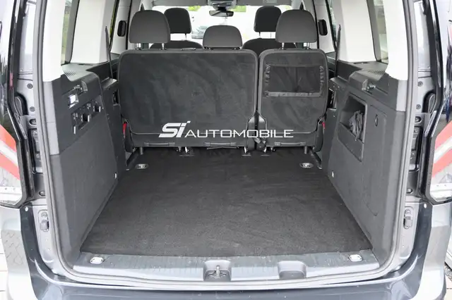 Ford Grand Tourneo view 15