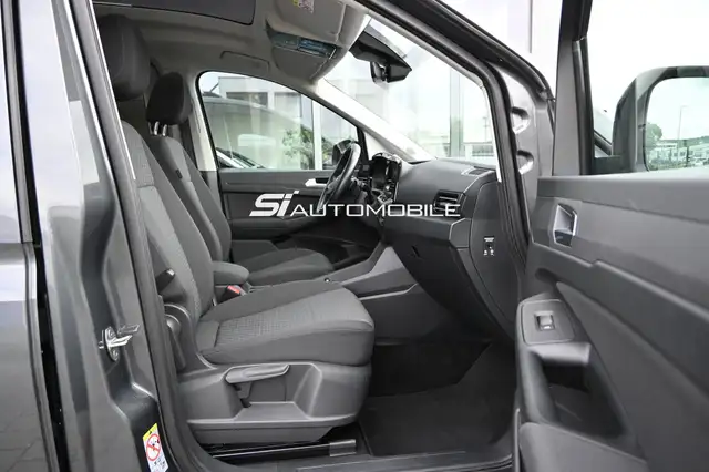Ford Grand Tourneo view 12