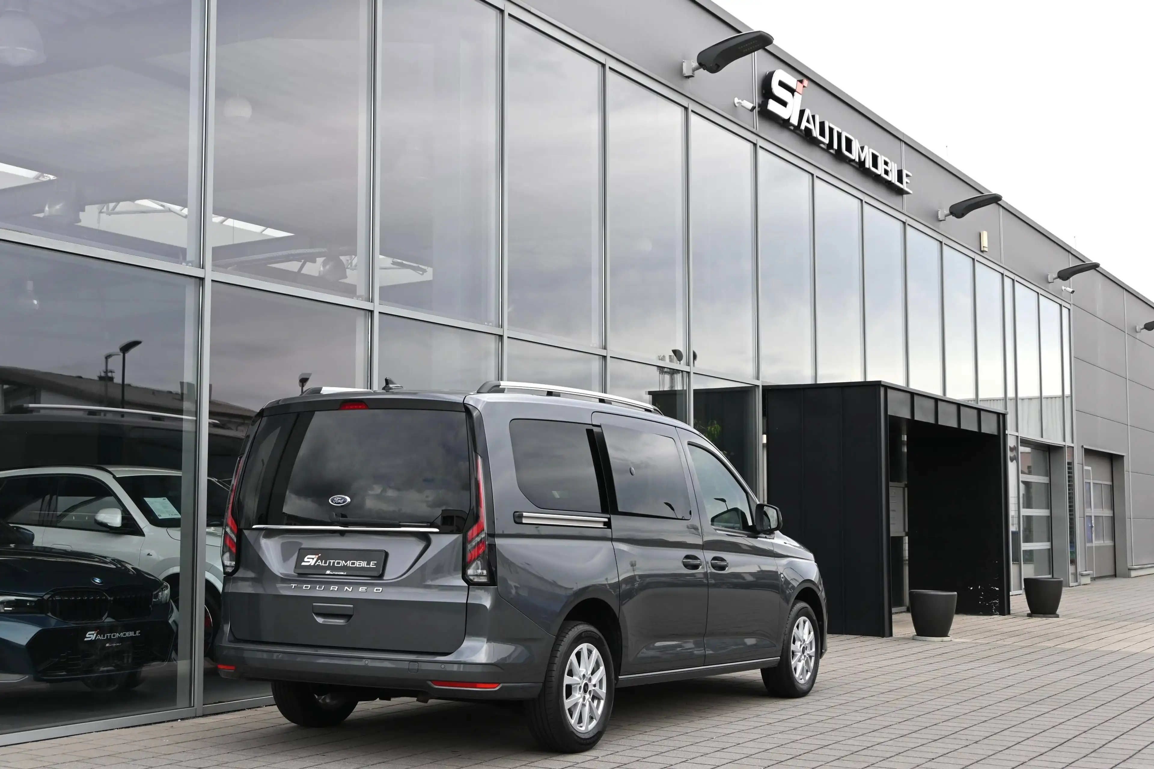 Ford Grand Tourneo Titanium 2.0 d Titanium Aut °PANO°KAM°8FACH° — photo 5