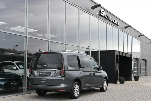 Ford Grand Tourneo view 5