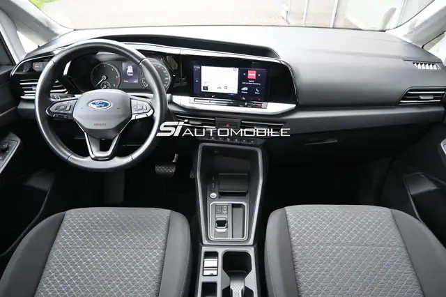 Ford Grand Tourneo view 11
