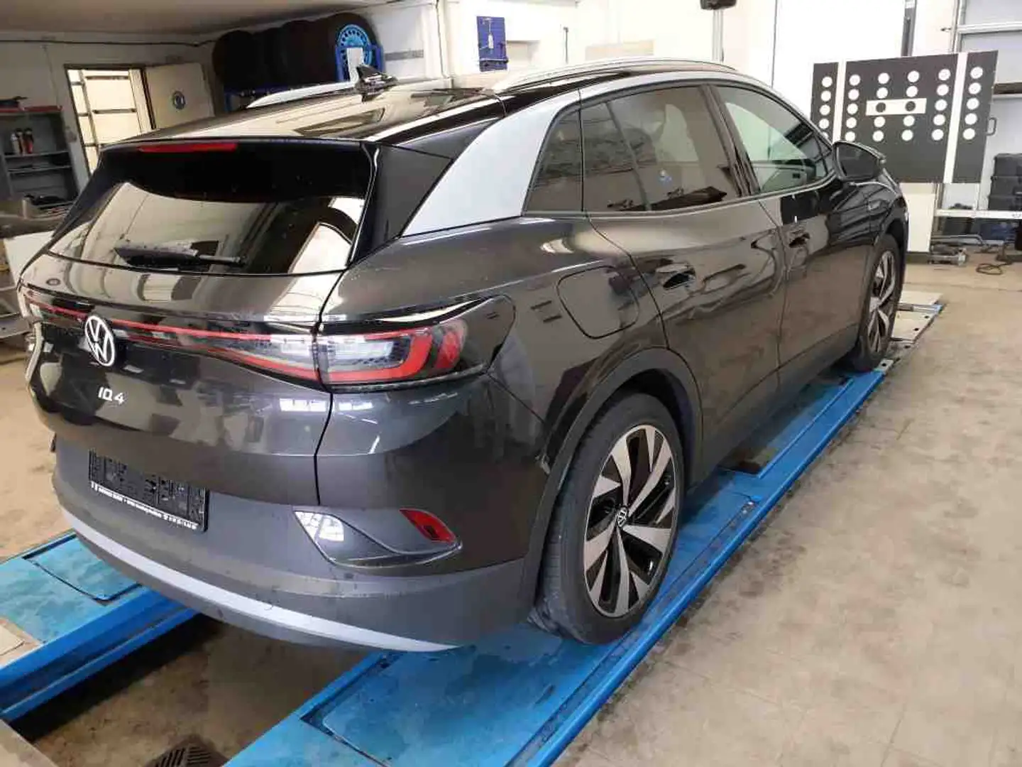 Volkswagen ID.4 Pro Performance 11st AHK Navi Alcantara Wärmep Grau - 2