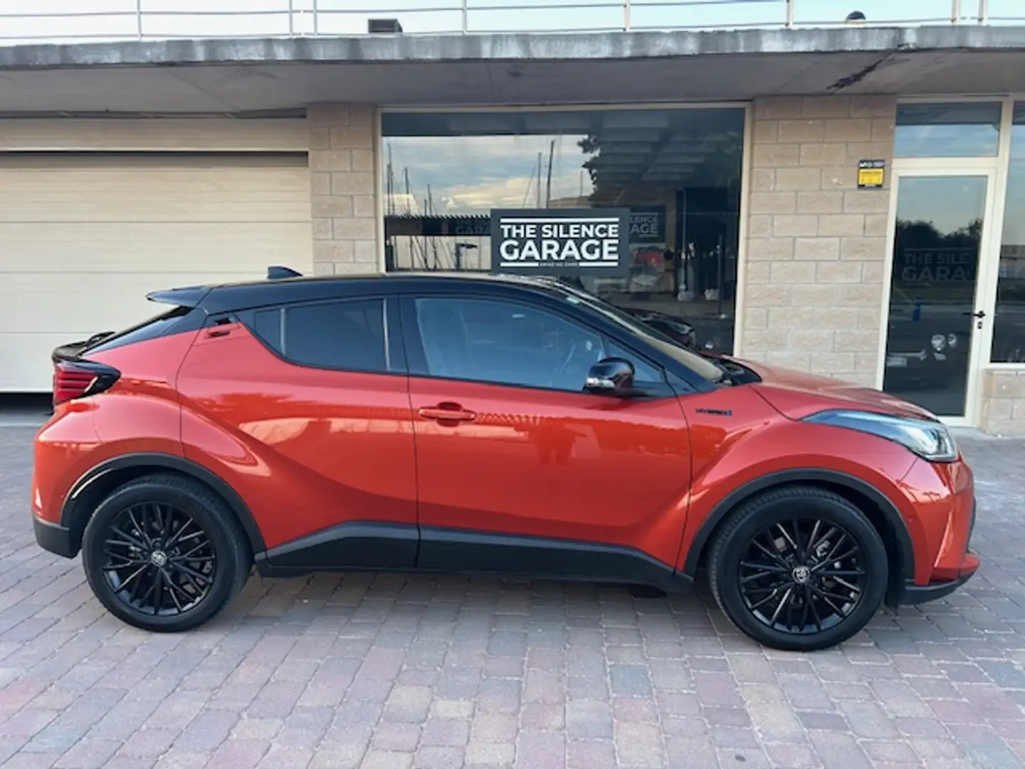 Toyota C-HR 180H Kaji Edition Naranja - 2