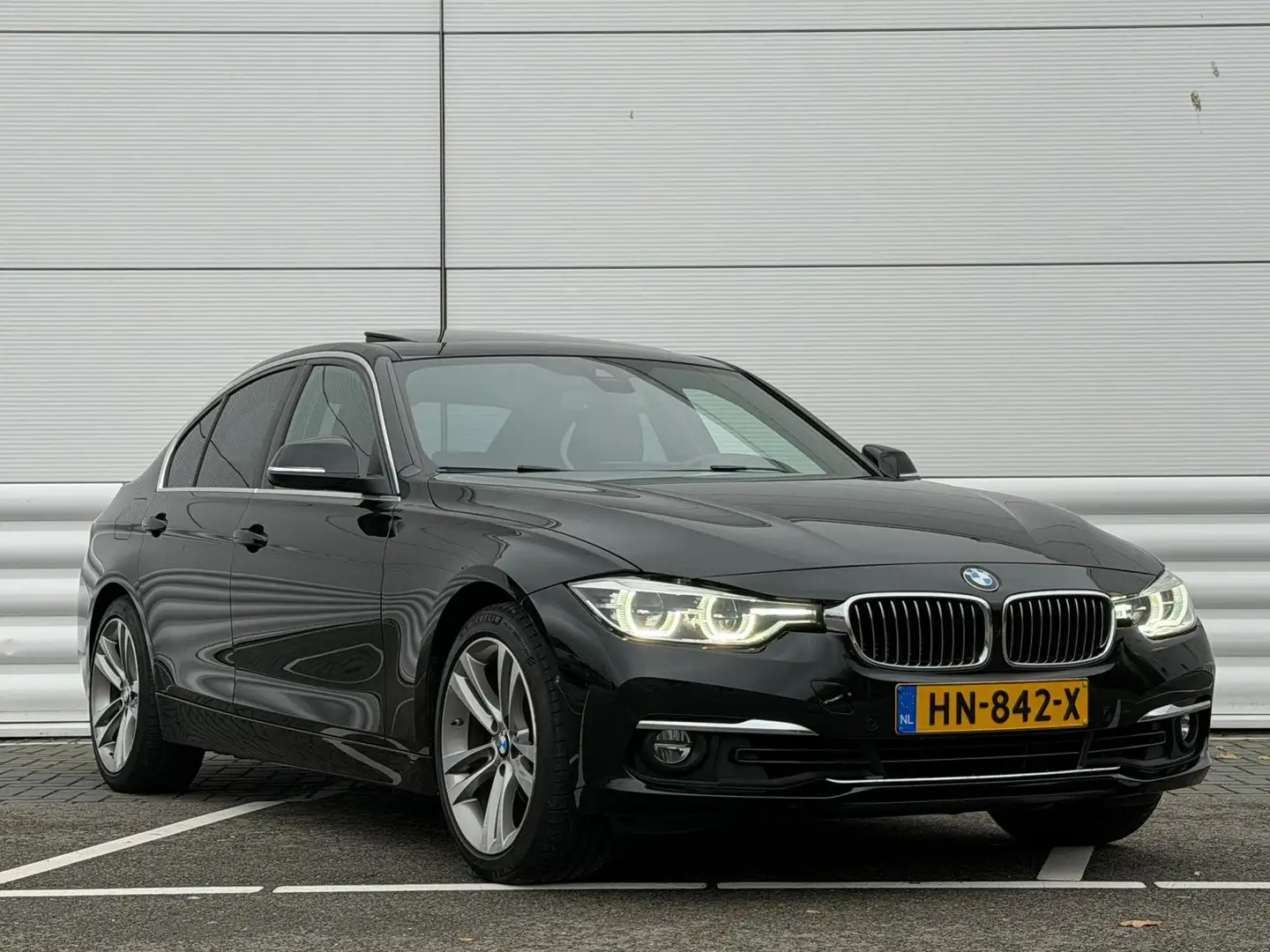BMW 330 330 Luxury Zwart - 2