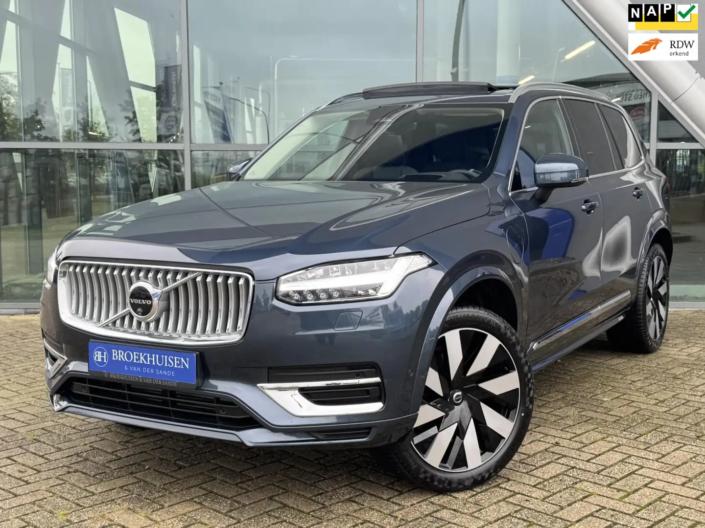 Volvo XC90 2.0 T8 Recharge AWD Plus Bright 455pk Panoramadak Azul - 1